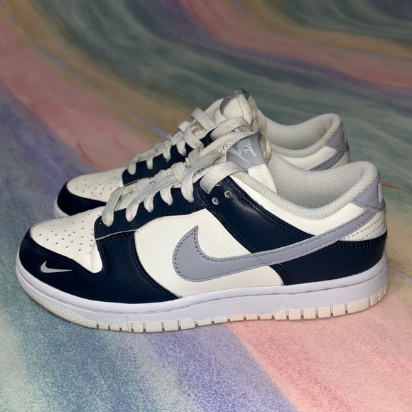 WOMEN'S NIKE DUNK LOW RETRO CASUAL SHOES size 5 - Picture 2 of 11